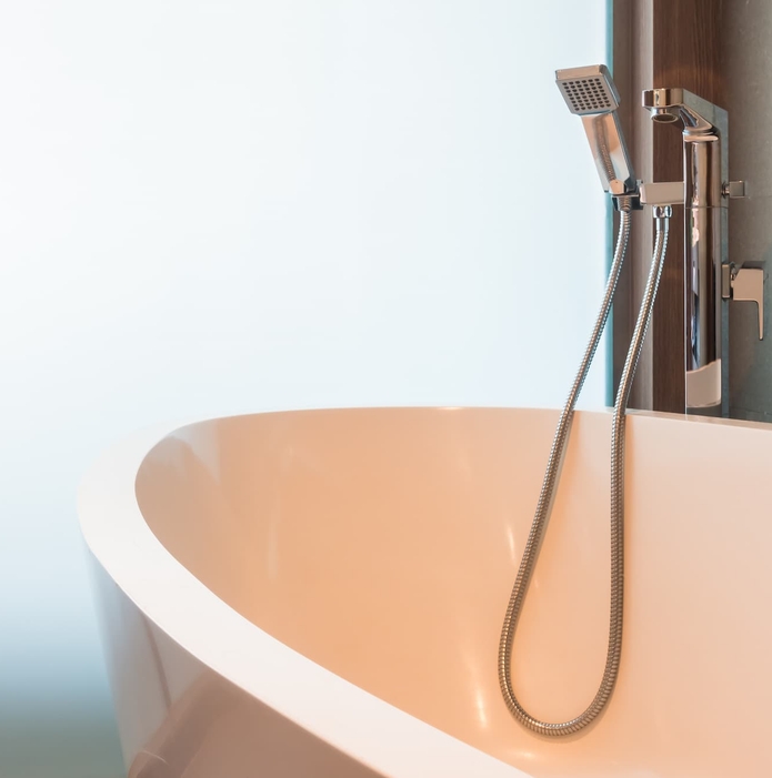 Salle de bain équipée par Les Frér'eau Payen, plombiers en Vendée