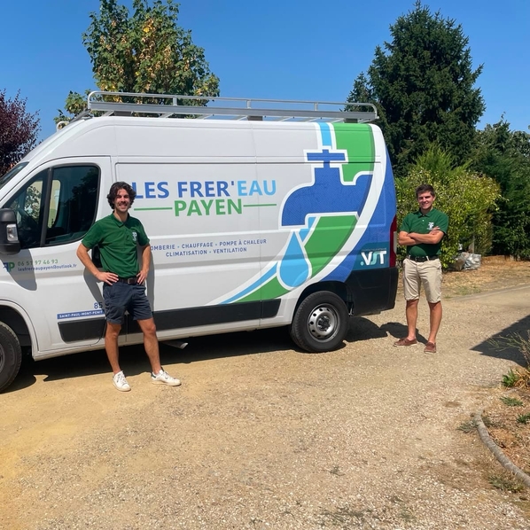 Guillaume et Thierry Payen, les deux frères fondateurs des Frér’eau Payen