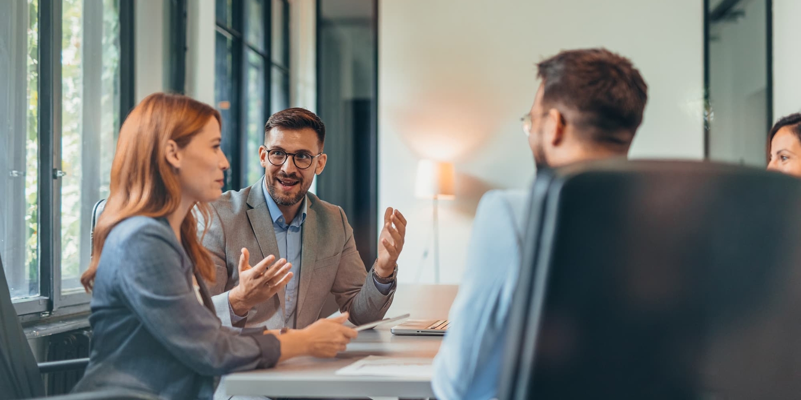 Réunion de conseil en gestion de patrimoine avec des clients à Blain