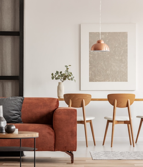 Séjour rénové d'une maison à Challans, salon et coin repas