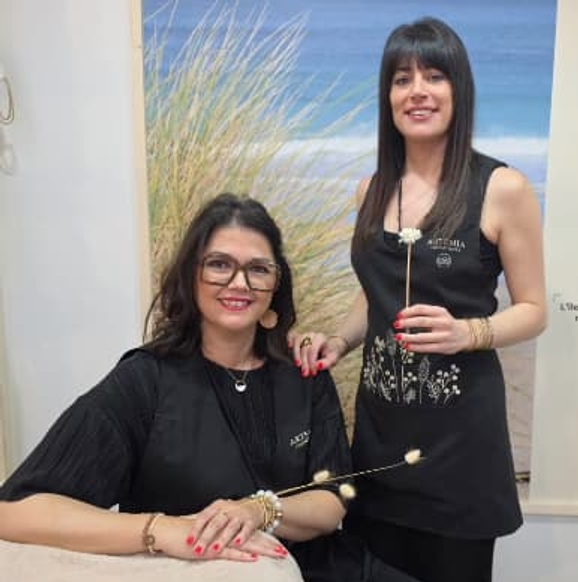 Amélie et Marina, formées à la technologie LPG, à l'institut Terre de Beauté à Venansault