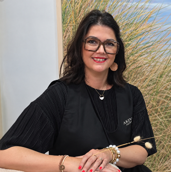 Amelie, experte en maquillage semi-permanent a l'institut Terre de Beaute a Venansault