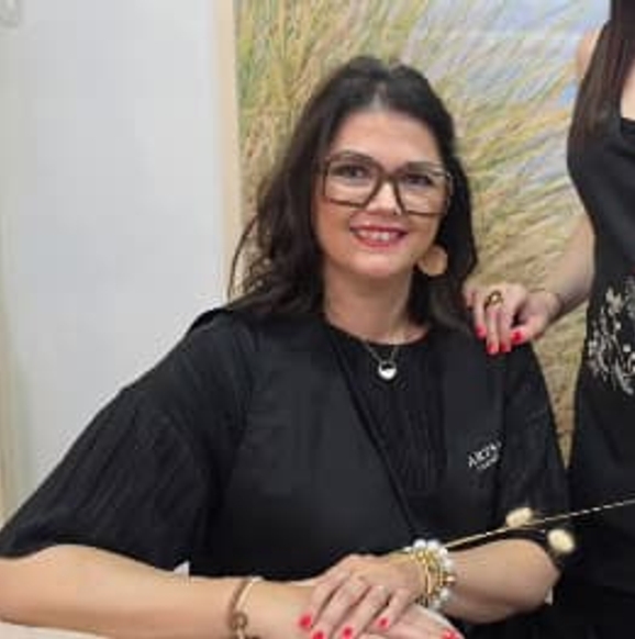 Amelie, experte en maquillage semi-permanent a l'institut Terre de Beaute a Venansault
