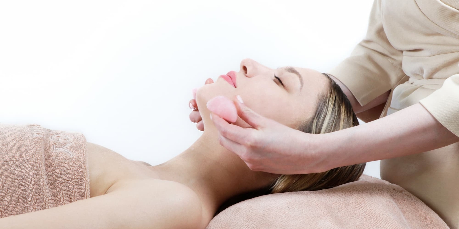 Séance de Head Spa, massage crânien japonais sous arceau d'eau à l'institut Terre de Beauté à Venansault