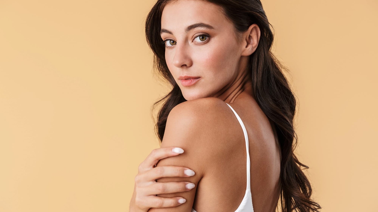Femme au teint lumineux, prenez rendez-vous a l'institut Terre de Beaute