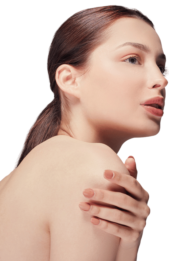 Femme au teint lumineux apres un soin du visage a l'institut Terre de Beaute