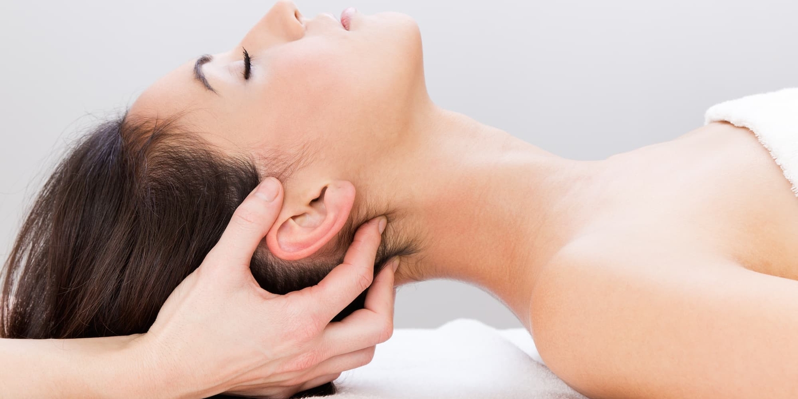Séance de Head Spa, massage crânien japonais sous arceau d'eau à l'institut Terre de Beauté à Venansault