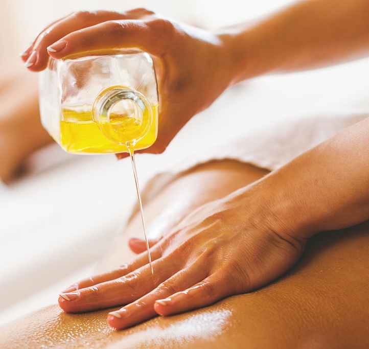 Massage duo à l'huile en cabine duo à l'institut Terre de Beauté à Venansault