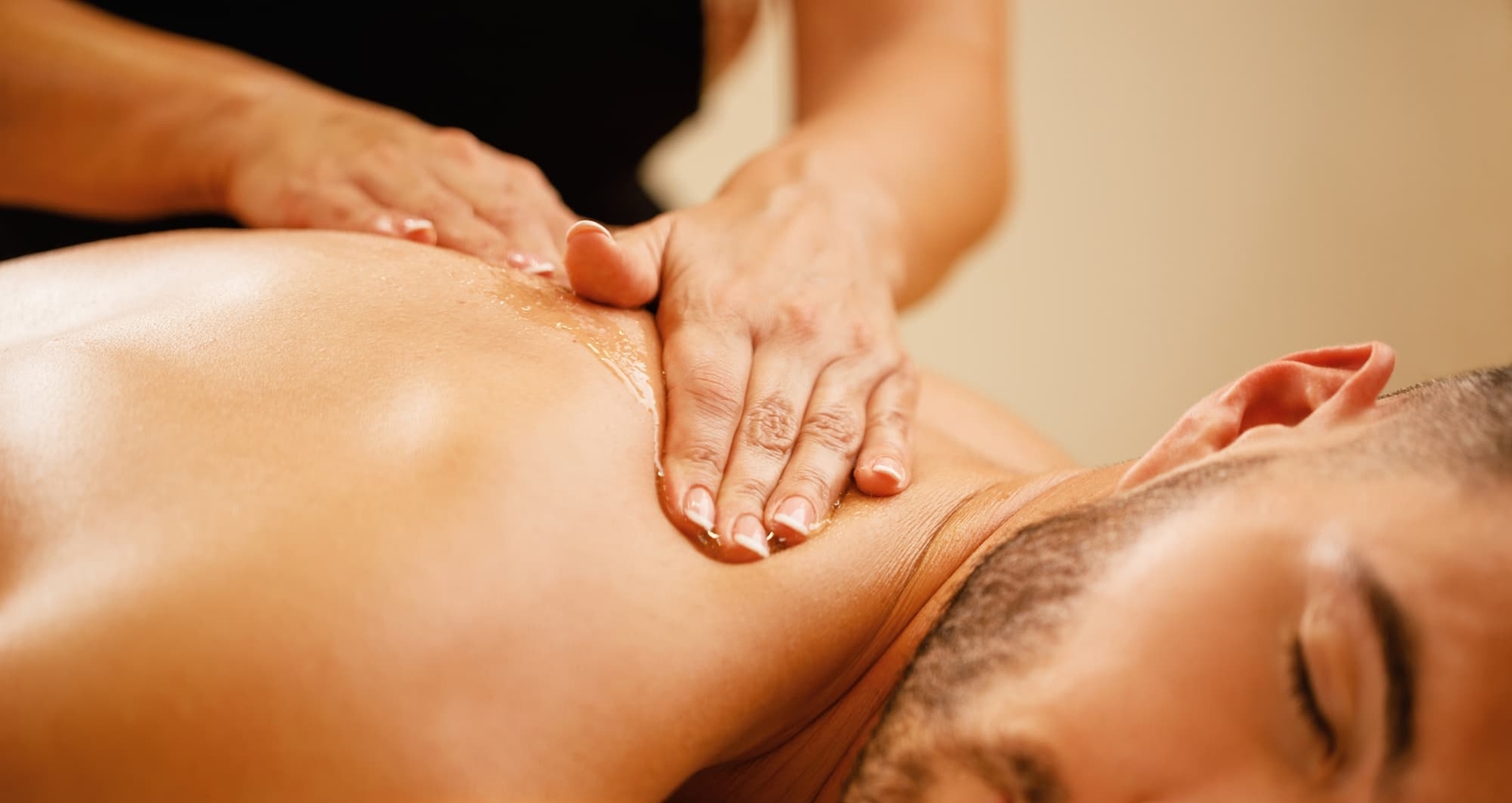 Massage du dos en institut a Venansault, pres de La Roche-sur-Yon