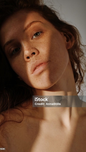 Taches de rousseur realisees en maquillage semi-permanent