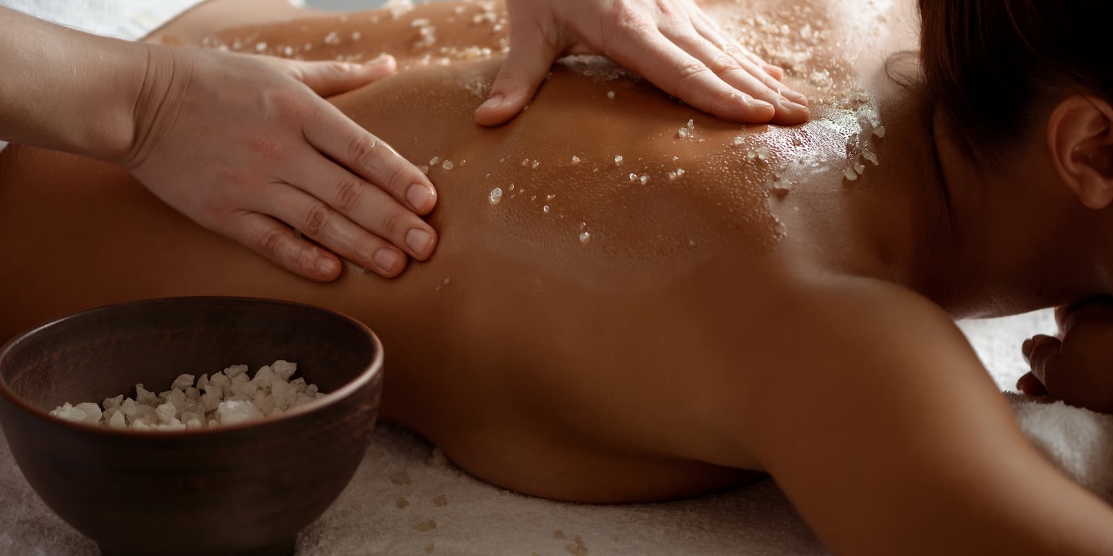 Séance de Head Spa, massage crânien japonais sous arceau d'eau à l'institut Terre de Beauté à Venansault