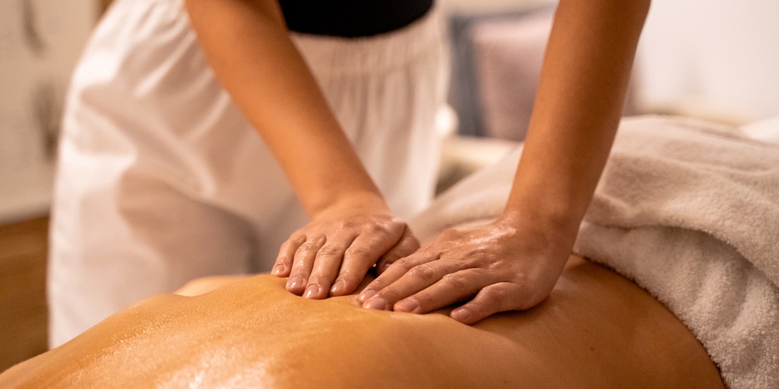 Séance de Head Spa, massage crânien japonais sous arceau d'eau à l'institut Terre de Beauté à Venansault