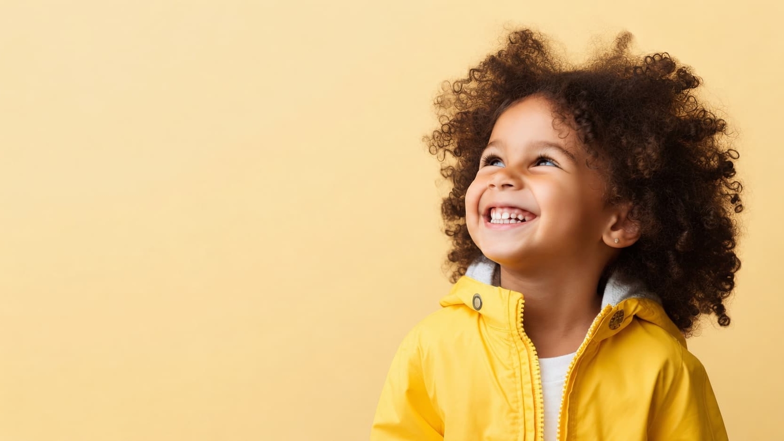 Enfant souriant, soins ados et enfants a l'institut Terre de Beaute a Venansault