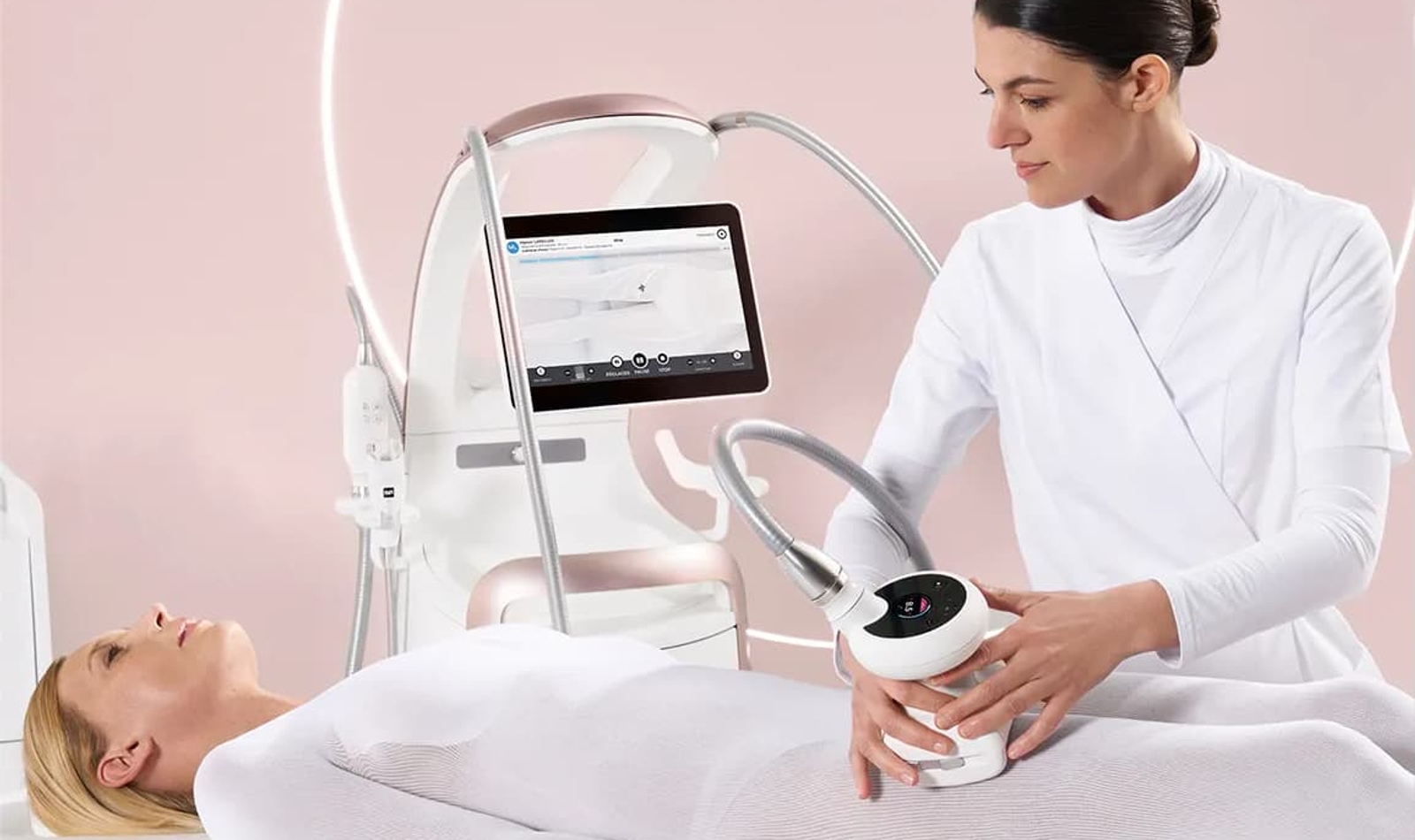Séance de soin LPG Cellu M6 avec la machine à l'institut Terre de Beauté à Venansault