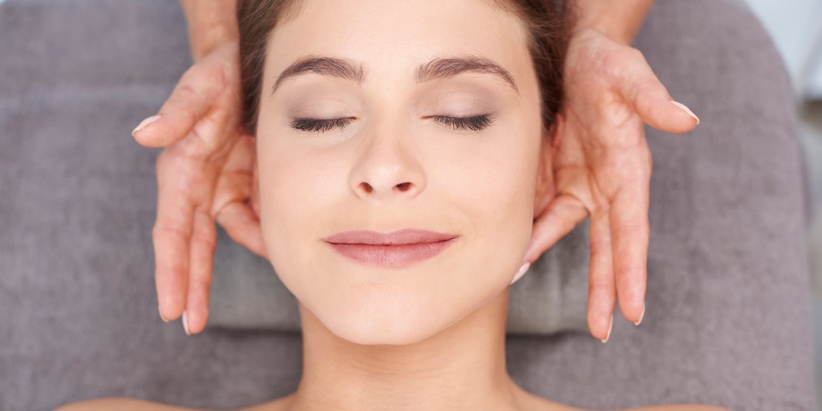 Séance de Head Spa, massage crânien japonais sous arceau d'eau à l'institut Terre de Beauté à Venansault