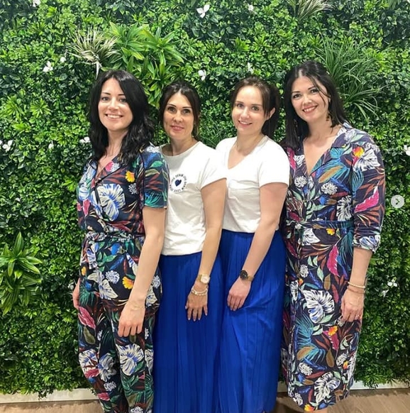 Marina, Élora et l'équipe de l'institut Terre de Beauté à Venansault, formées à l'épilation définitive