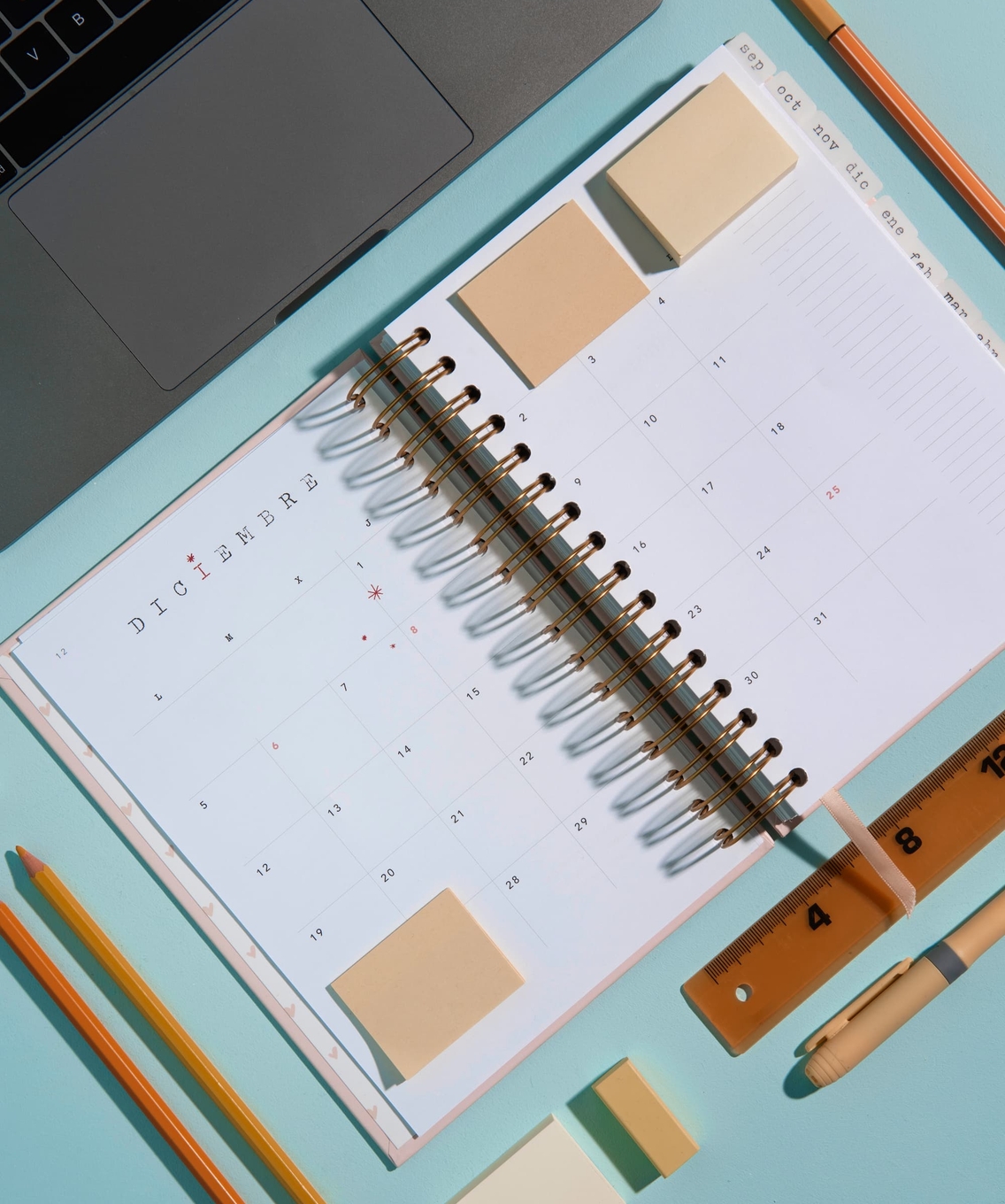Calendrier papier, photo nature morte