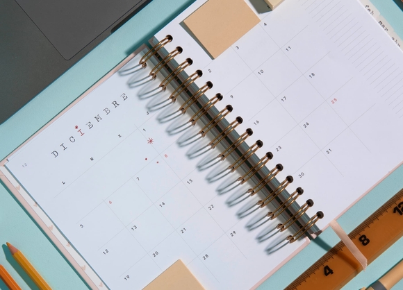 Calendrier papier, photo nature morte
