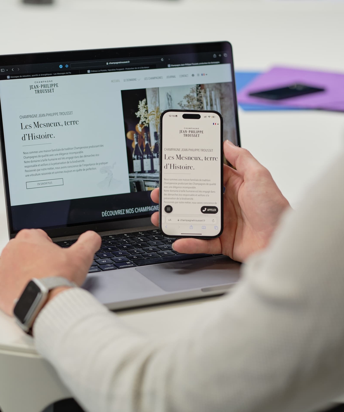 Gros plan sur l'ordinateur portable de Maxime, développeur chez Hera