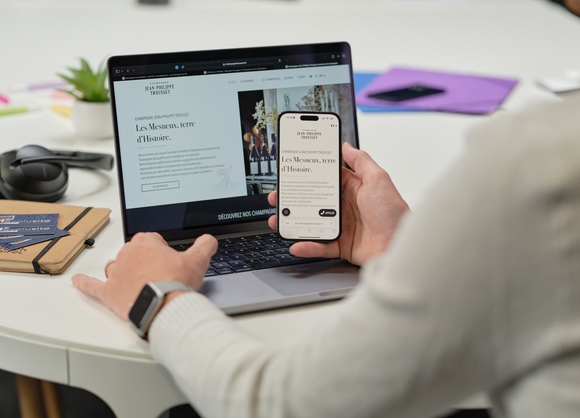 Gros plan sur l'ordinateur portable de Maxime, développeur chez Hera