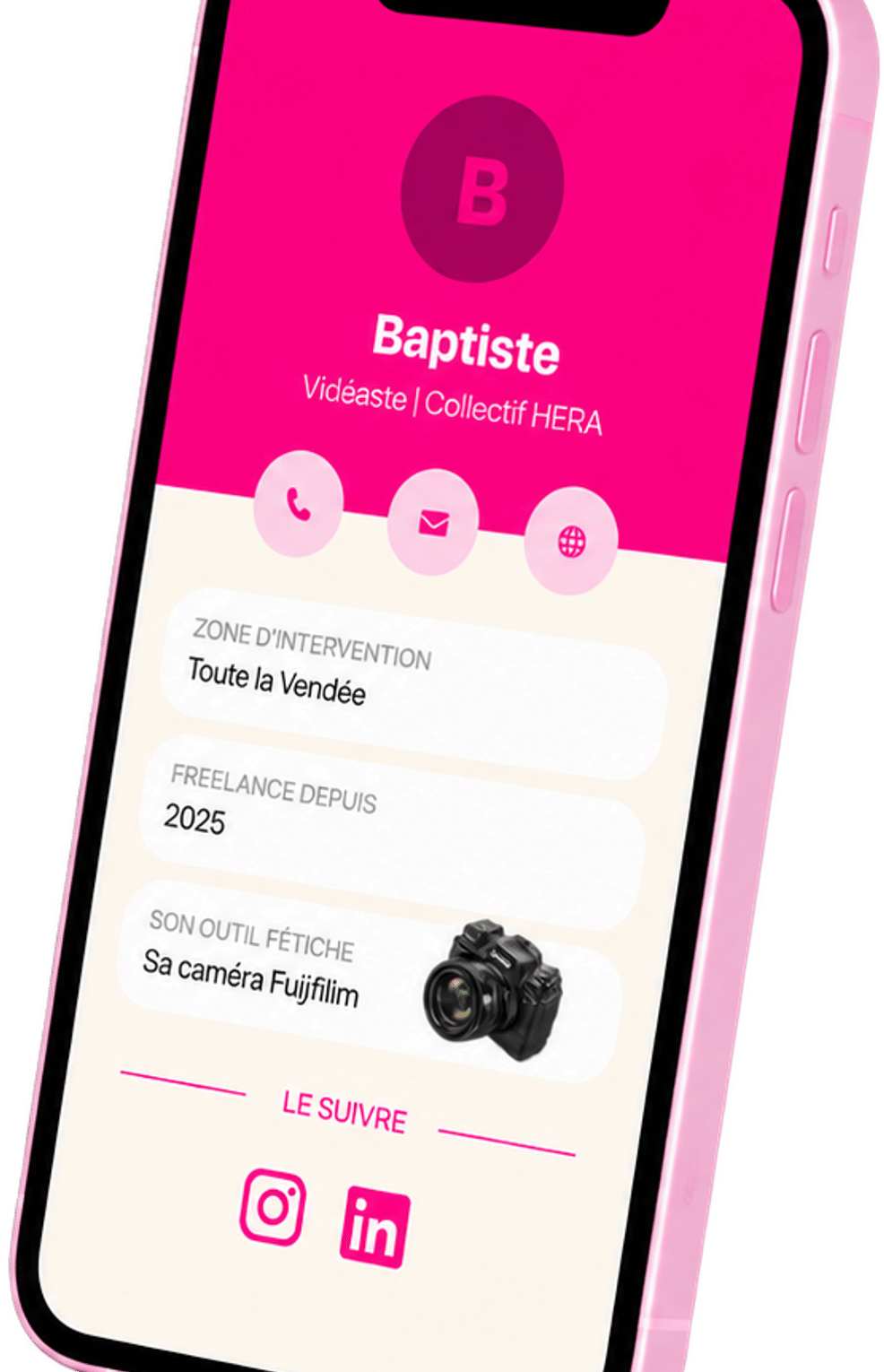 Carte d'identité de Caroline sur un téléphone
