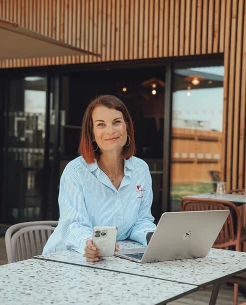 Portrait d'une cheffe d'entreprise par Caroline
