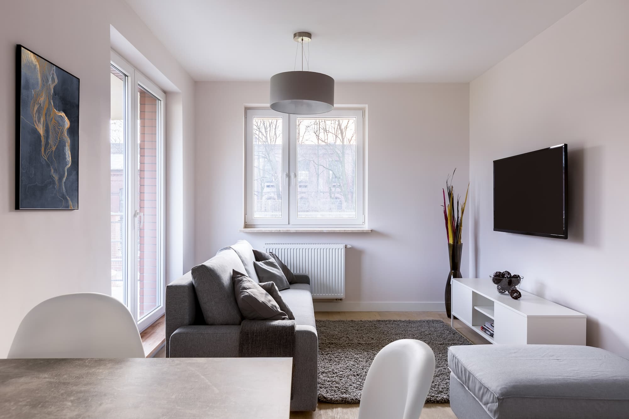 Intérieur d'un studio de jardin indépendant aménagé en pièce à vivre