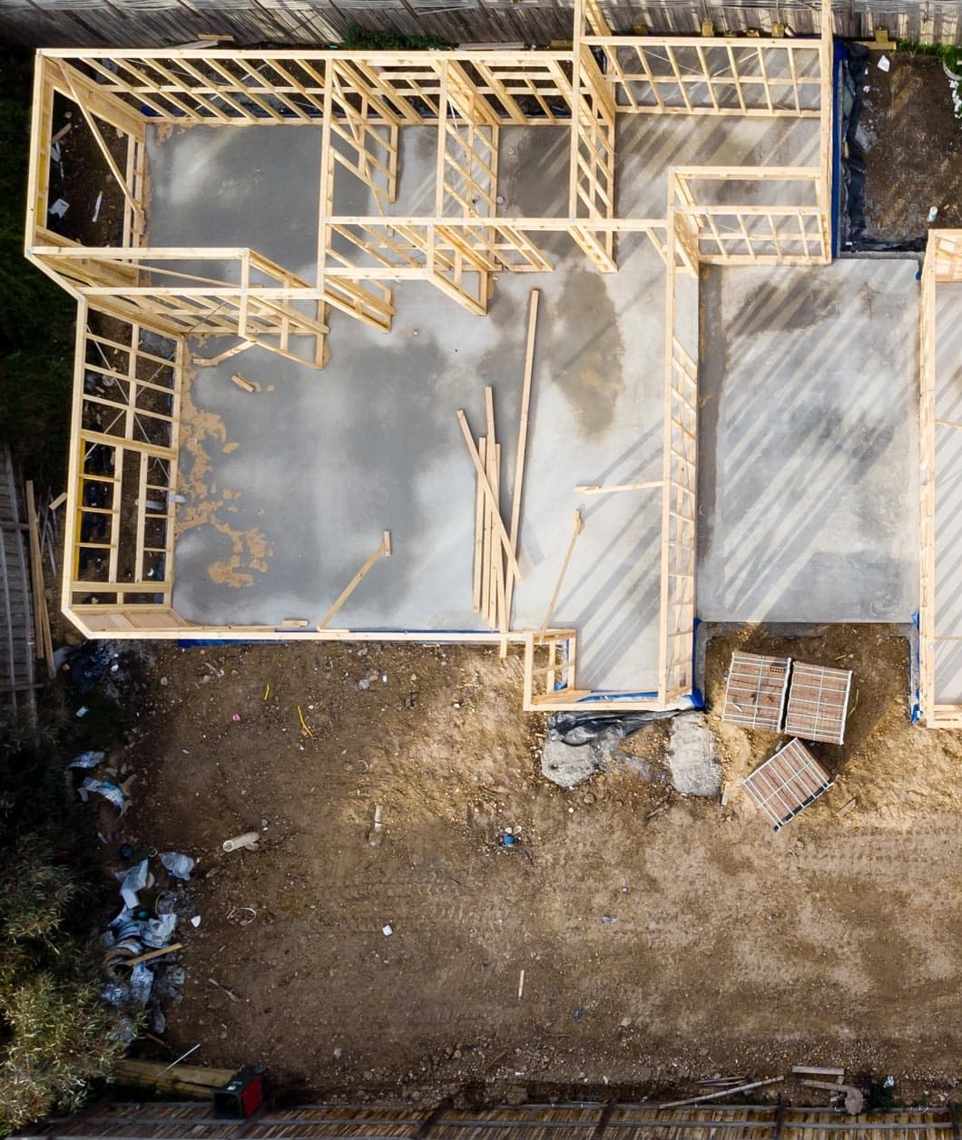 Vue aérienne d'une maison à ossature bois en construction