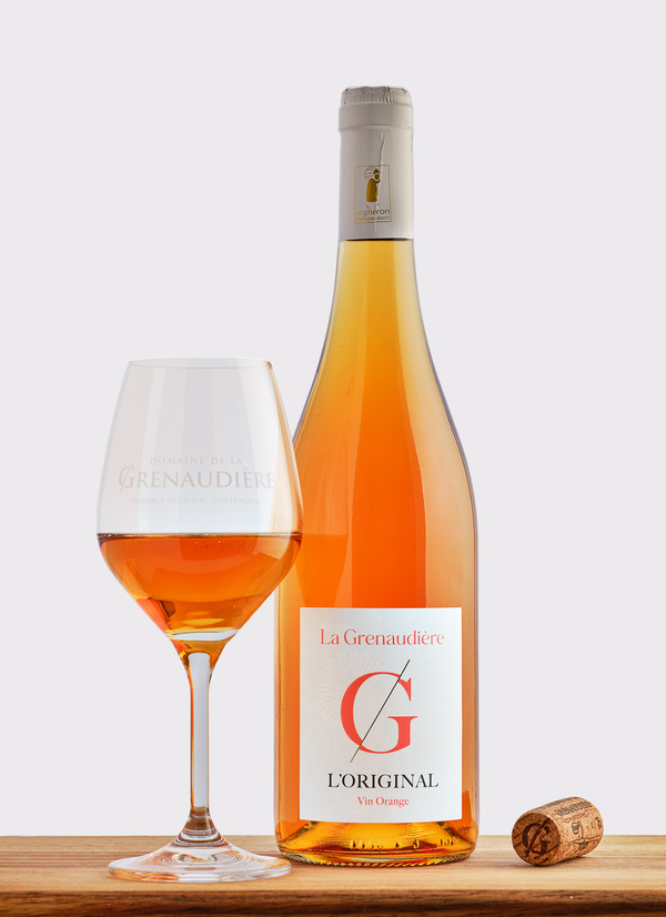 bouteille et verre vin blanc de maceration l original domaine de la grenaudiere