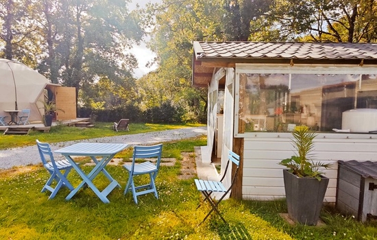 Chalet en bois avec terrasse à CapKala
