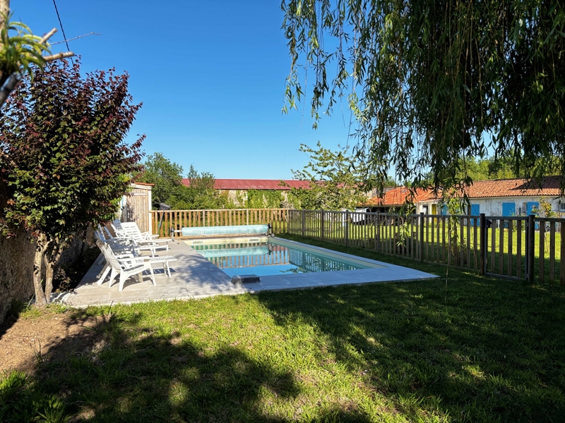 Coin piscine du domaine