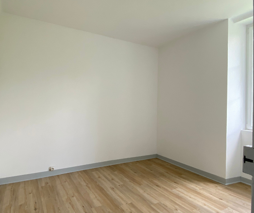 avant Home staging Nantes sud dans chambre vide avec parquet