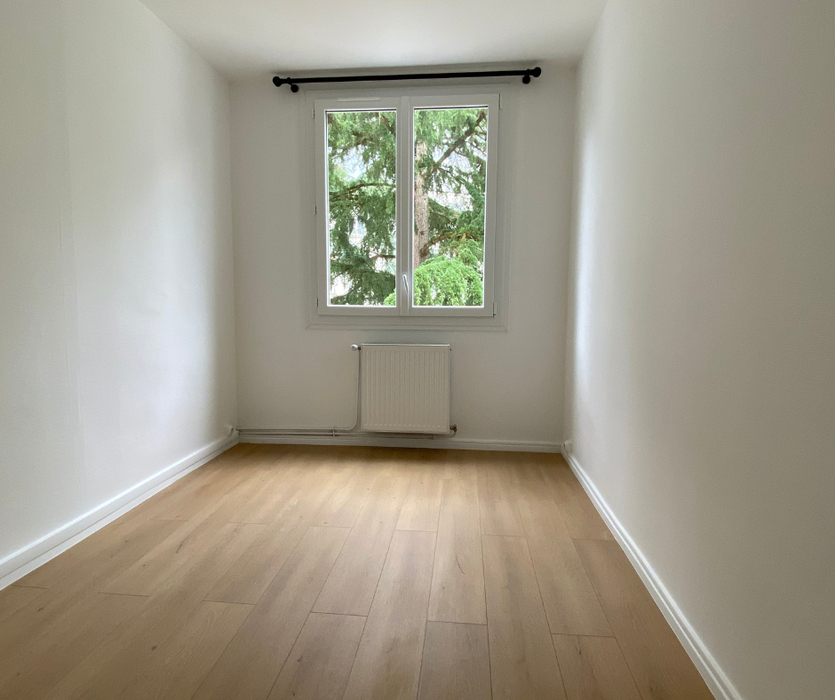 Bureau appartement rénové vide Nantes Saint-Pasquier — avant mise en scène home staging
