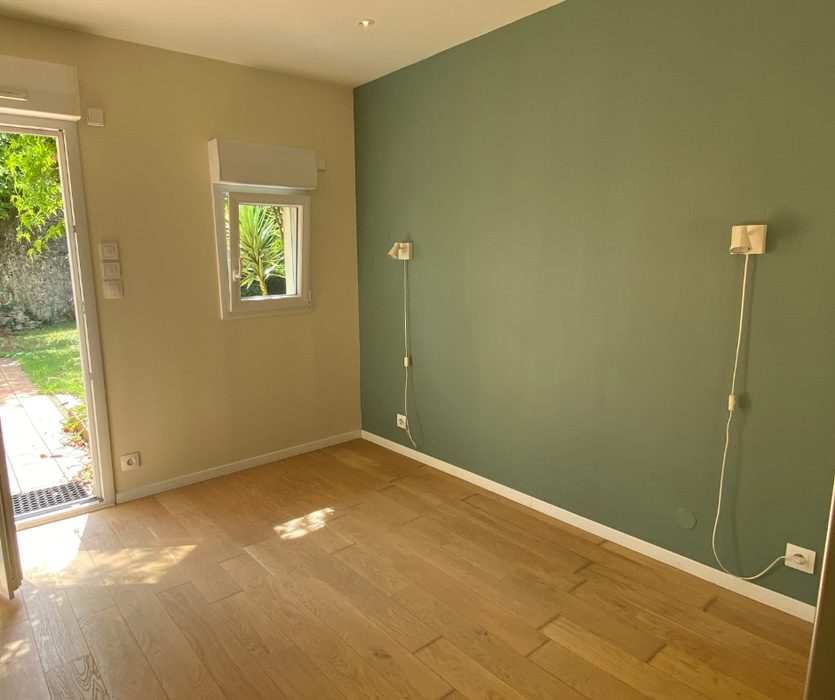 chambre présentée vide pour la vente avant intervention AntePostea pour home staging reel a Reze pres de Nantes