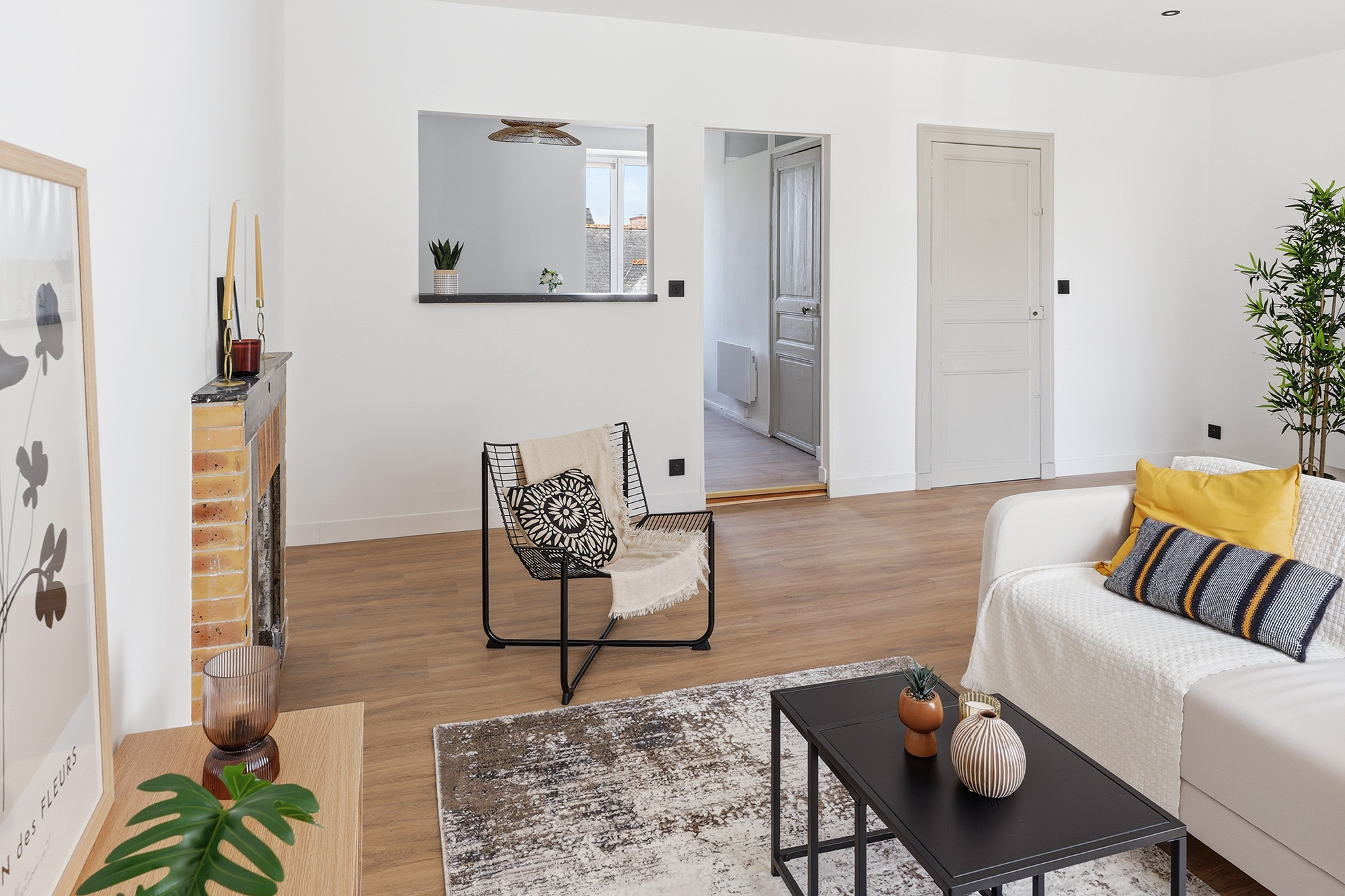 90 premières secondes d'une visite immobilière : pièce de vie mise en ambiance à Sucé sur Erdre pour créer le coup de cœur, réalisation AntePostea