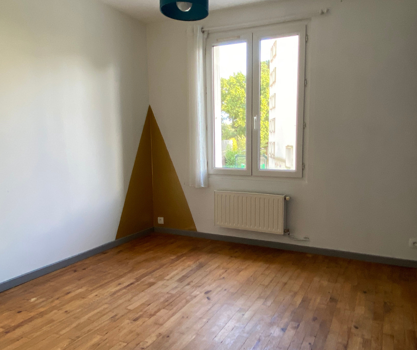 Chambre enfant avant home staging dans maison a vendre a reze pres de nantes