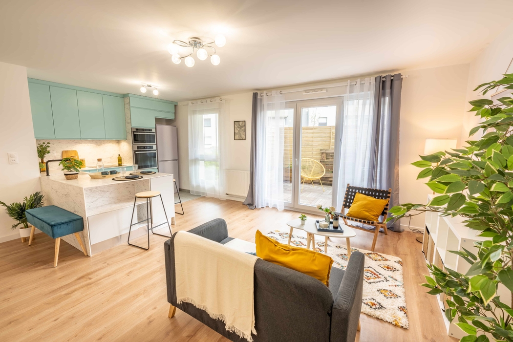 Exemple de prestation de home staging à Nantes quartier Chalatres avec l'ameublement et décoration de la pièce de vie 