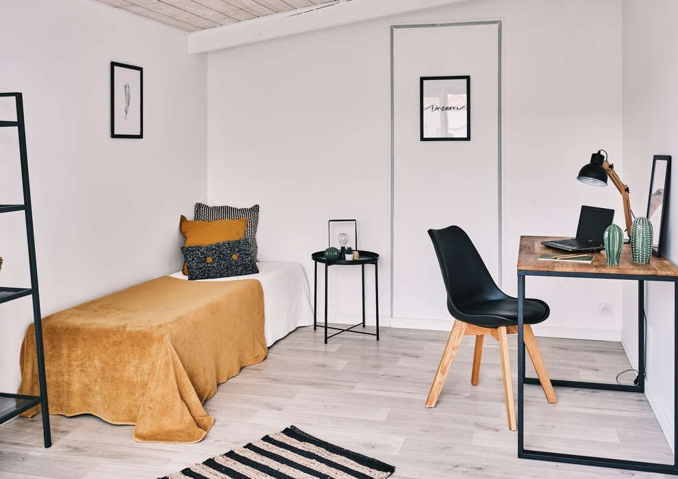 Home staging maison Vendée côte — mobilier et décoration mis en scène, ambiance bord de mer