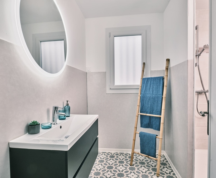 salle de bain réaménager facon home staging dans un logement mis a la vente a saint hilaire de riez