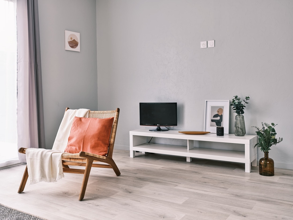photo apres intervention d une prestation en home staging a saint hilaire de riez avec meubles decoratifs dans une piece initialement vide