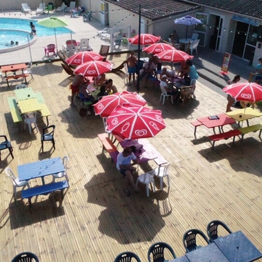 Terrasse du camping le village de florine