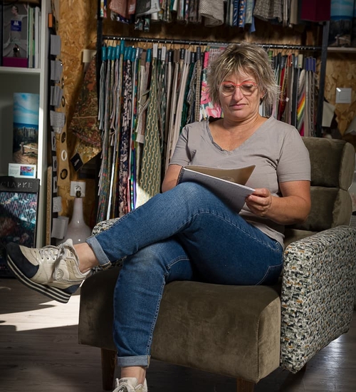 Christine Sauzeau sur un fauteuil