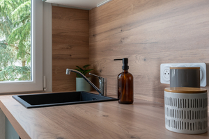 Home staging Nantes - cuisine pots plante bois - ANTEPOSTEA