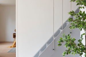 Home staging Pornichet vue sur escalier donnant sur la chambre