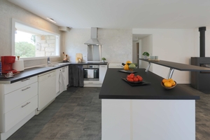 Home staging cuisine après rangement et nettoyage (56)