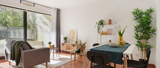 Salon mis en scène par home staging dans un appartement à vendre à Nantes en Loire-Atlantique