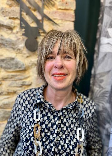 Virginie, spécialiste des compléments capillaires