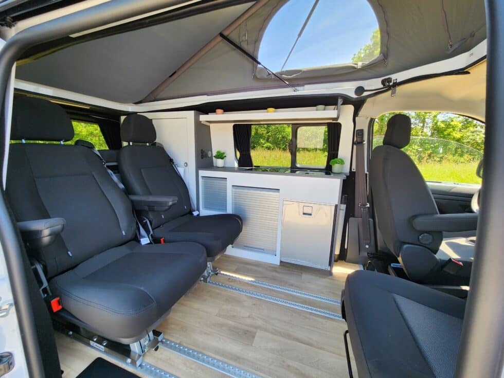 Van aménagé 3 en 1 - Sièges ou lit